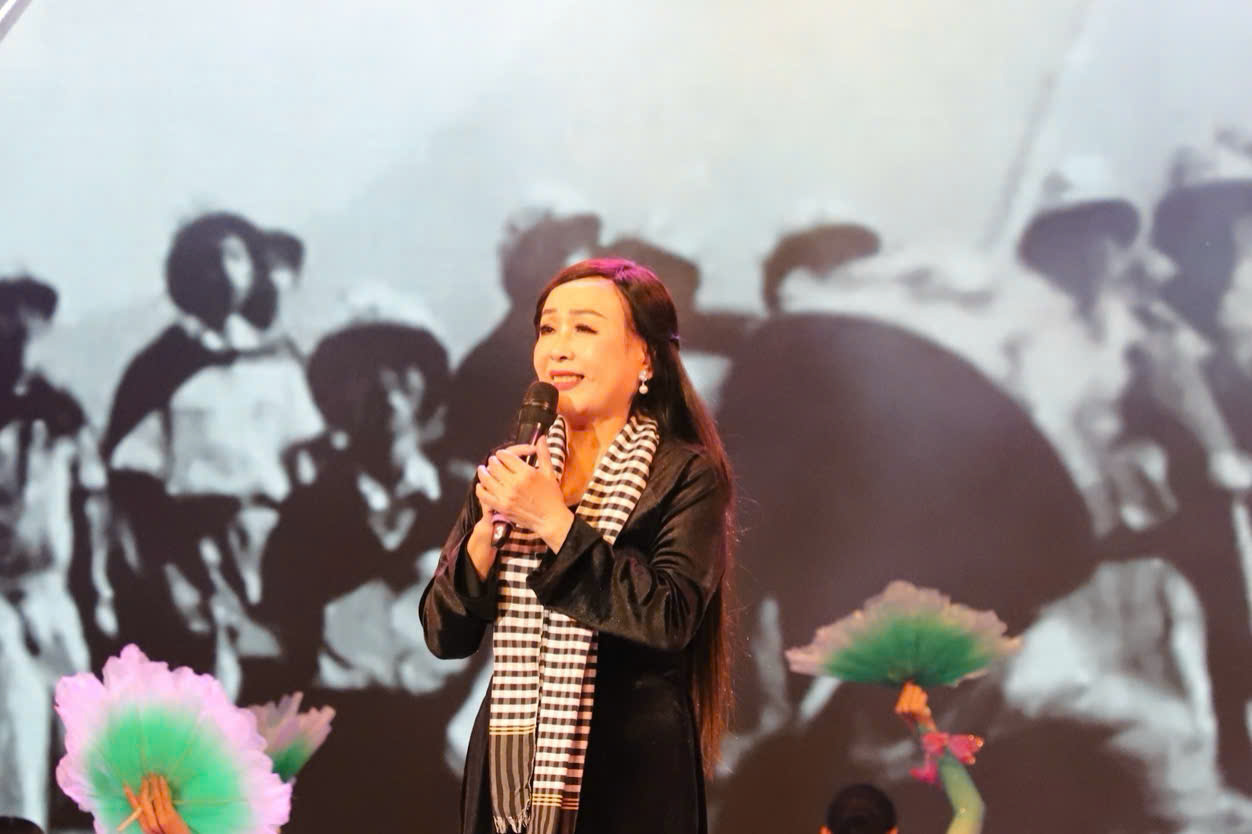 People's Artist Thu Hien.