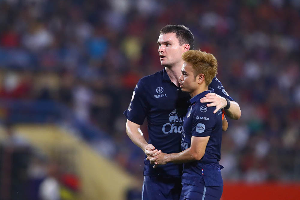 Chi 10 phut sau, Buriram United da co ban go hoa 1-1 khi Good bat cao danh dau hiem hoc ha guc hoan toan thu mon Nguyen Filip.