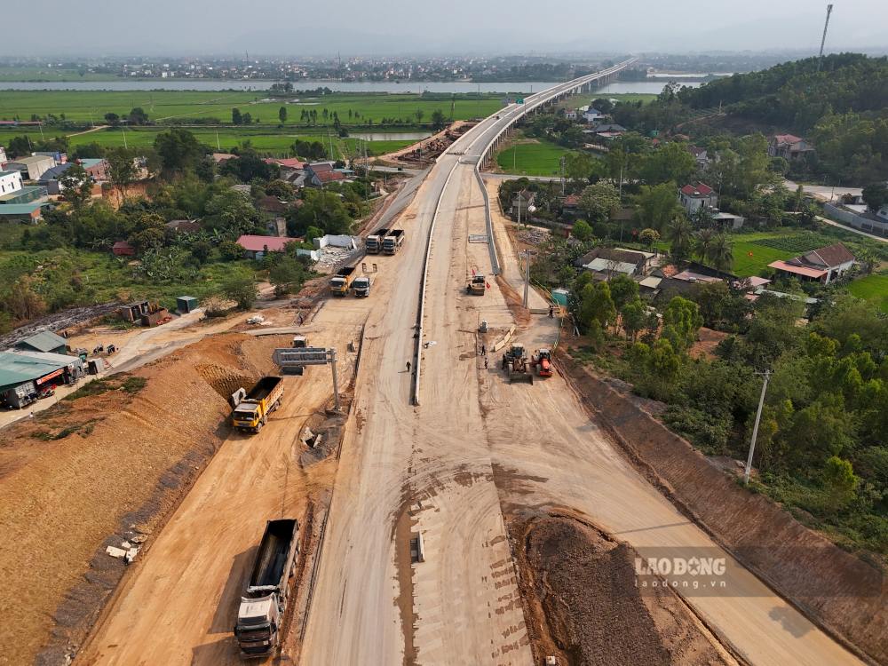 El proyecto componente de Vung Ang - Seccion Bung es parte del proyecto de construccion de las obras de carretera de la carretera norte - South en el periodo este 2021 - 2025. Foto: Sang Luan