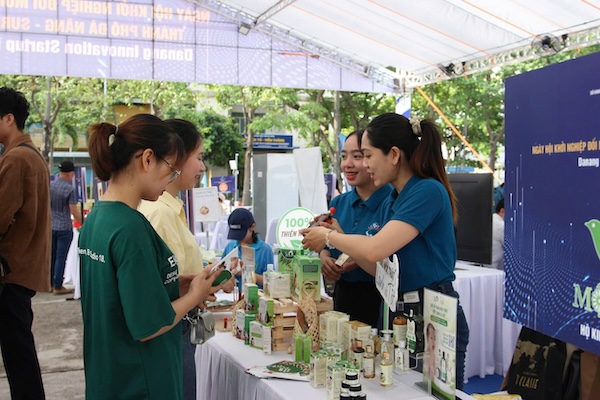 Da Nang focuses on supporting small and medium-sized enterprises to start up, innovate, and transform digitally. Photo: Nguyen Linh