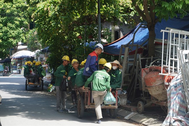 En respuesta al mes de accion sobre seguridad y higiene ocupacional en 2025, Hai Duong endurecio la seguridad en la construccion. Obra de arte: Phuong Anh