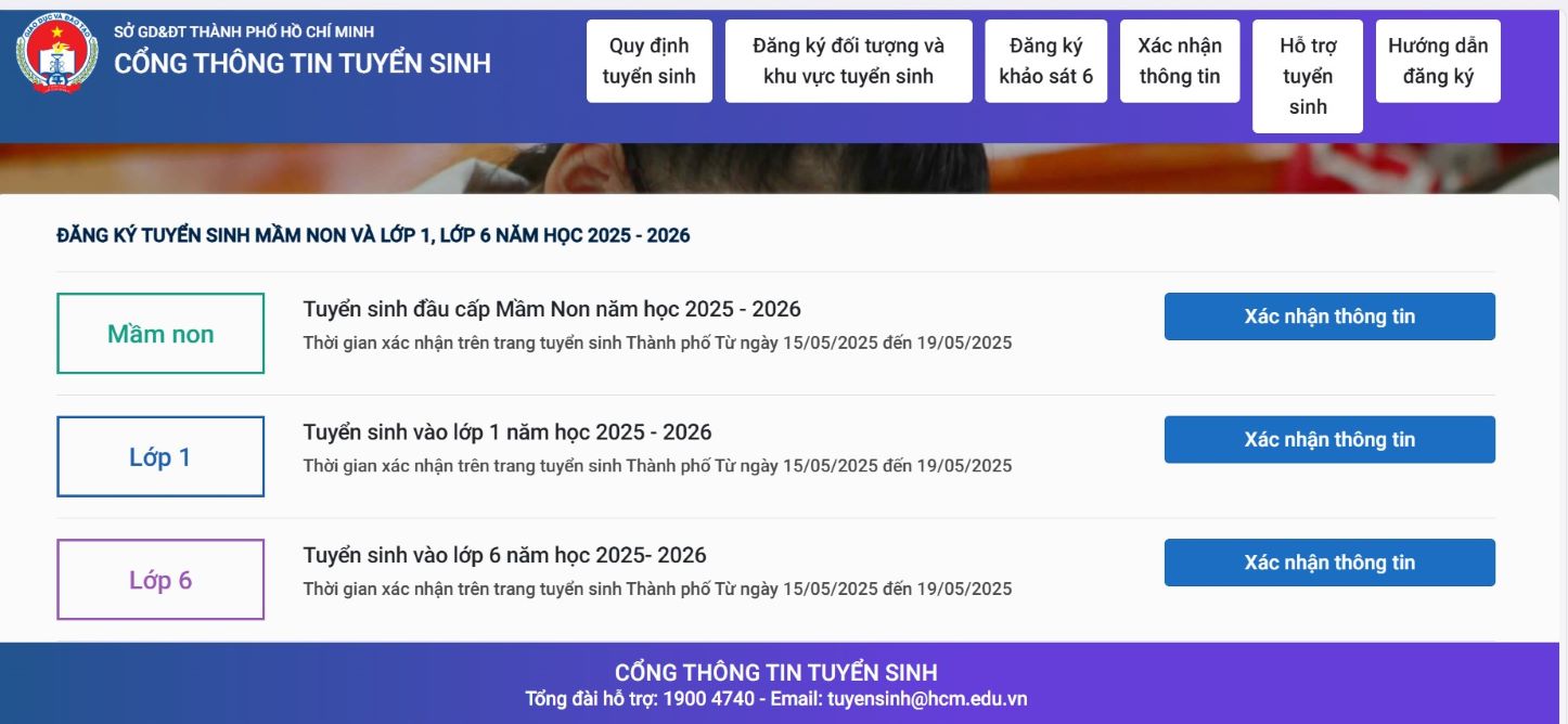 Cong thong tin tuyen sinh dau cap cua thanh pho da mo cho phu huynh dang ky. Anh: Chan Phuc