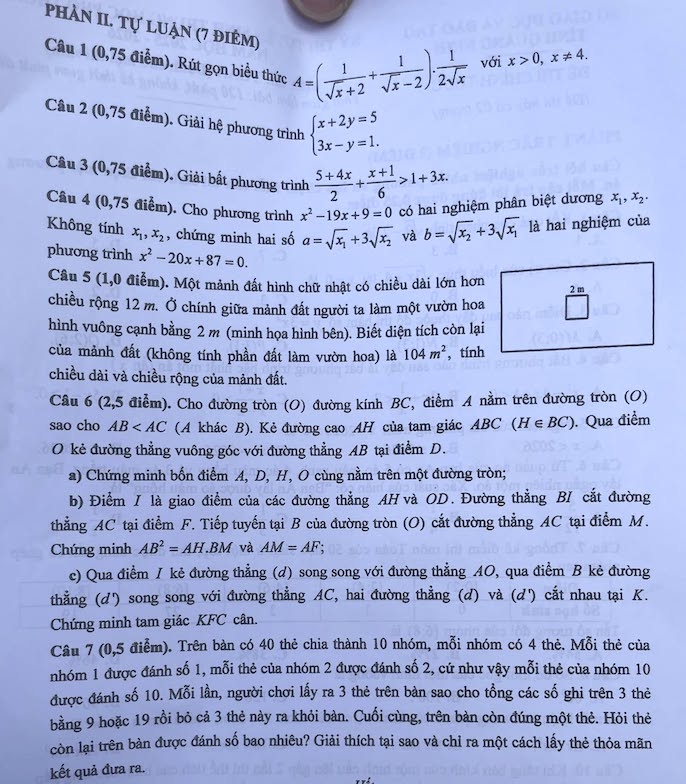 De thi chinh thuc mon Toan vao lop 10 tinh Quang Ninh nam 2025. Anh: Minh Chau