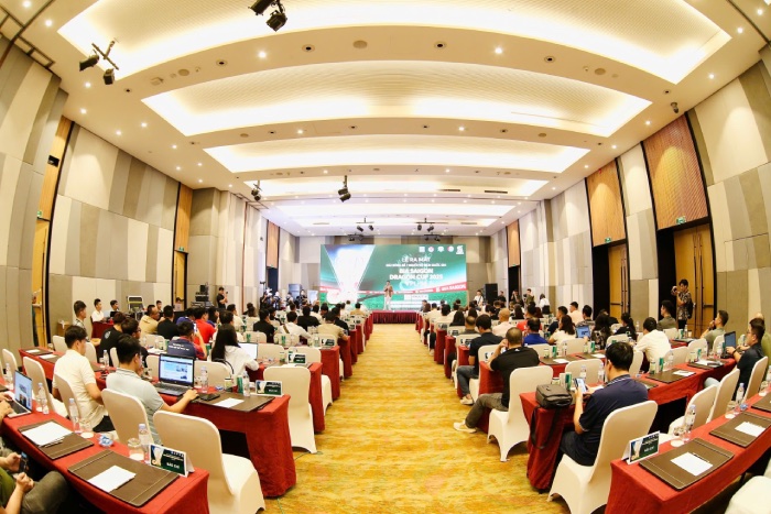 Hop bao ra mat giai bong da 7 nguoi vo dich quoc gia 2025. Anh: Nhat Anh