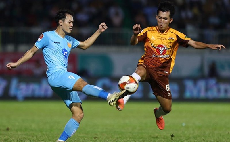 Nam Dinh meets Hoang Anh Gia Lai in round 23 of V.League. Photo: VPF