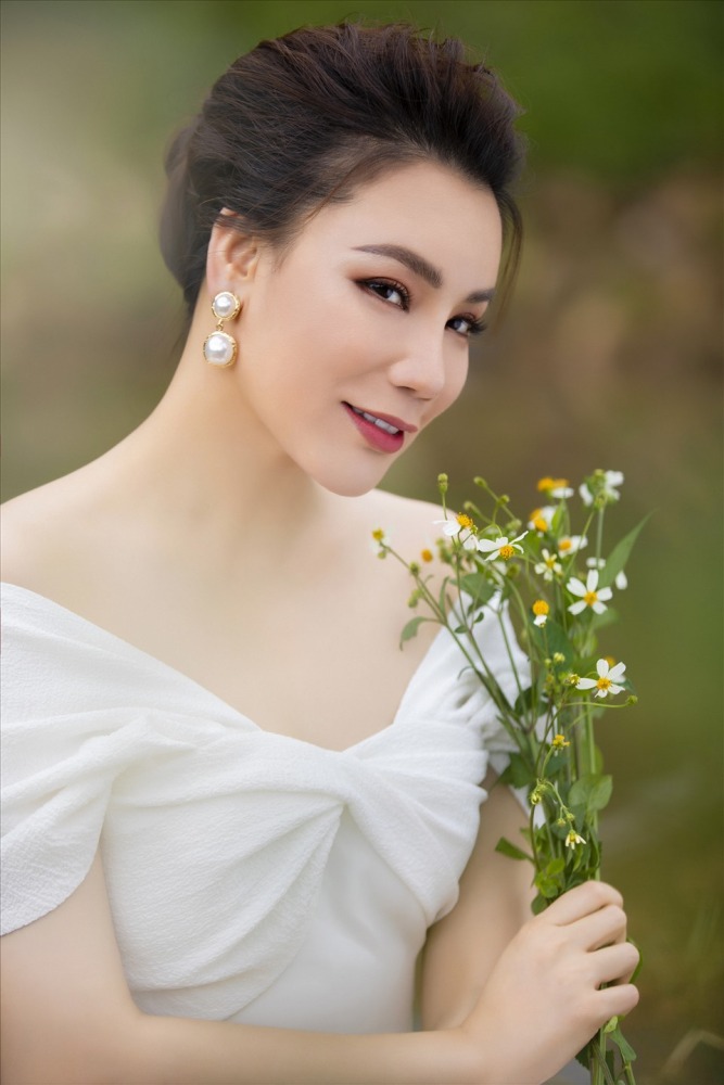 Ca si Ho Quynh Huong co cuoc song yen binh o tuoi 45. Anh: Nhan vat cung cap