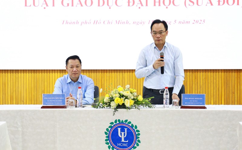 Deputy Minister of Education and Training Hoang Minh Son shared at the workshop to collect opinions on policies to develop a revised Law on Higher Education. Photo: Thanh An
