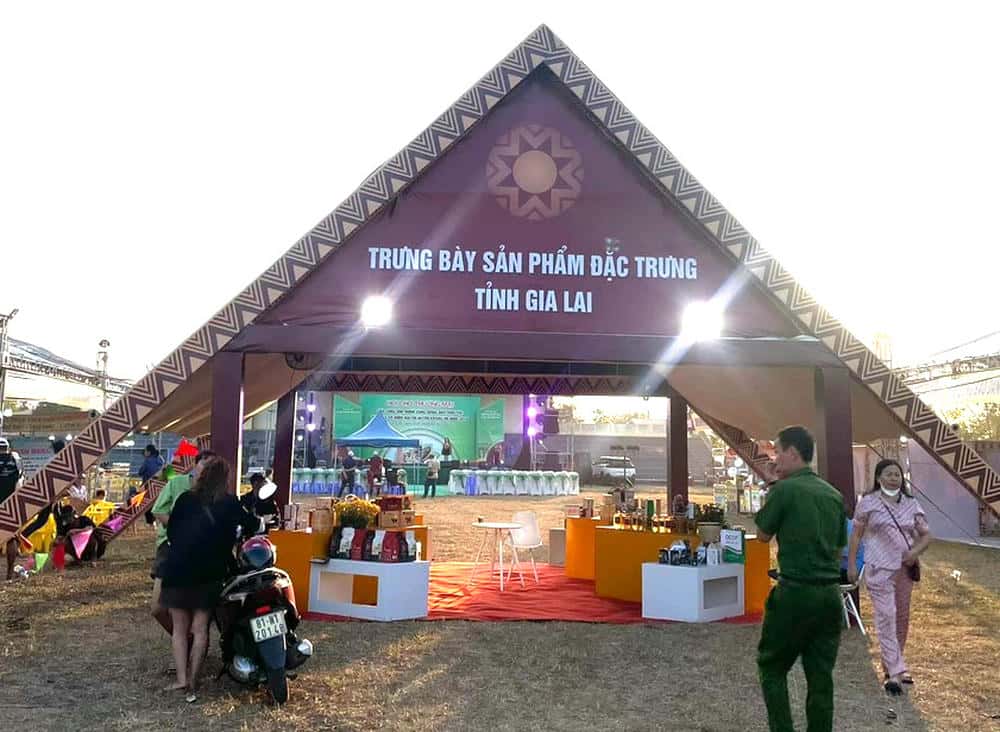 Fairs to promote typical products of Gia Lai and enhance trade exchange. Photo: Thanh Tuan