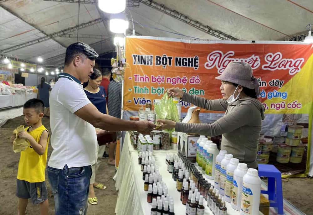 Hoi cho o khu vuc nong thon, mien nui Gia Lai. Anh: Thanh Tuan