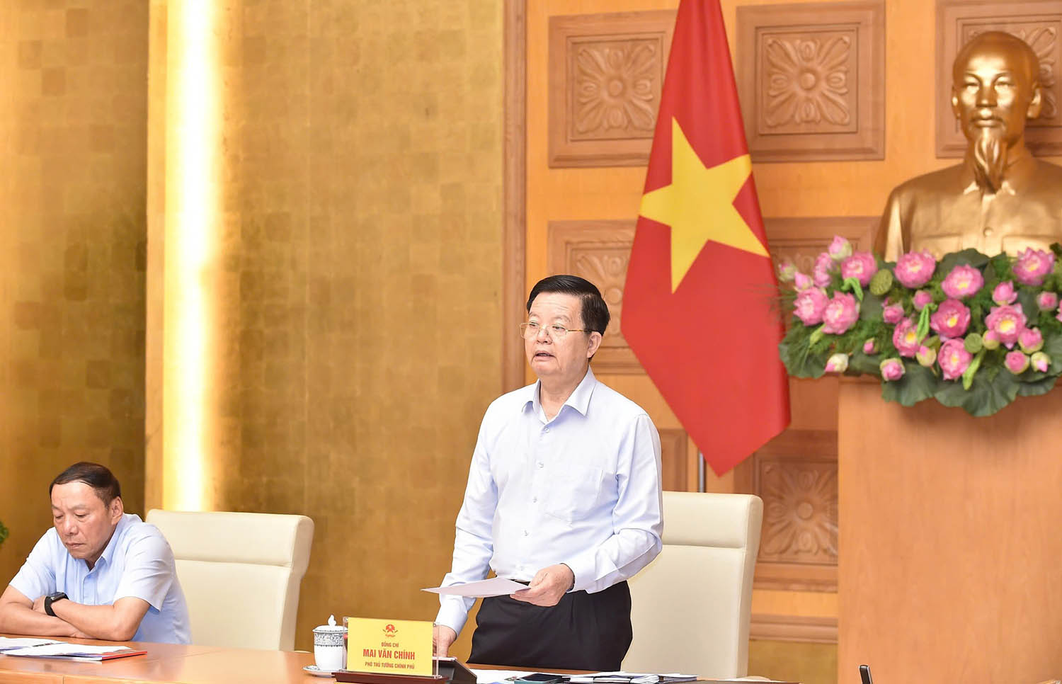 Member of the Party Central Committee, Deputy Prime Minister Mai Van Chinh chaired the first meeting of the Steering Committee "Exhibition of Socio-Economic Achievements on the occasion of the 80th anniversary of National Day". Photo: VGP/Giang Thanh.