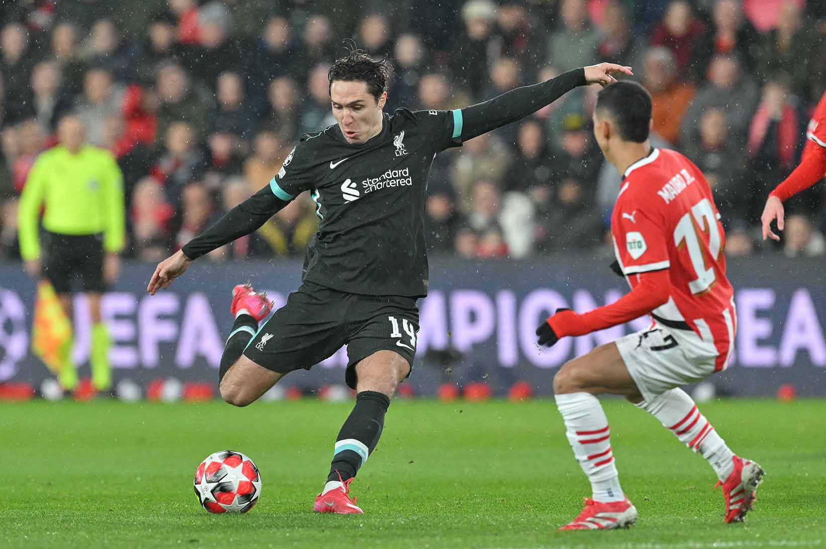 Chiesa en un partido de Liverpool en la Liga de Campeones. Foto: AFP