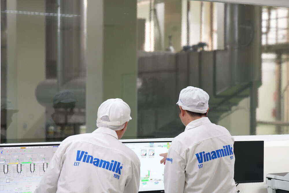 Phan doan san xuat tu dong tai nha may sua bot Viet Nam cua Vinamilk. Ảnh: Vinamilk
