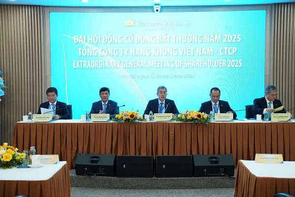 Chairman of the 2025 extraordinary general meeting of shareholders of Vietnam Airlines. Photo: Thu Ha
