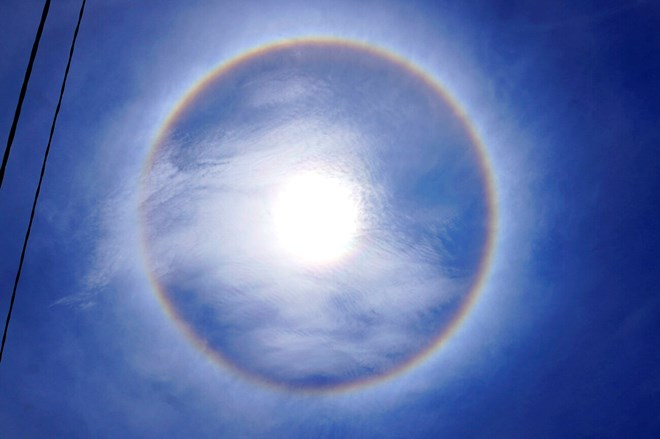 El halo del sol aparecio en Quang Ngai al mediodia 14.5. Foto: Vien Nguyen