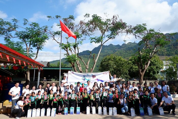 Hoat dong Cung em toi truong tai Chieng Ban, Tu Nang, Son La.