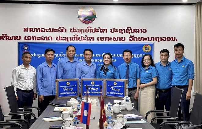 LĐLĐ tỉnh Nghệ An trao đổi kinh nghiệm hoạt động với Liên hiệp Công đoàn tỉnh Xiêng Khoảng