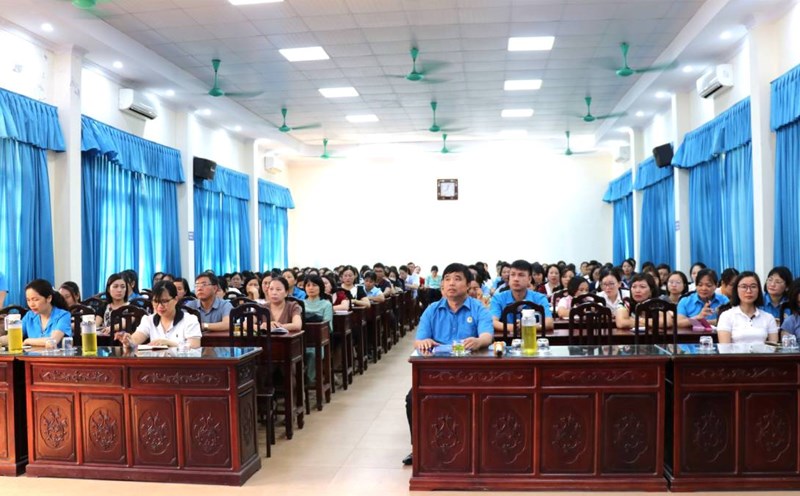 The Vu Ban District Labor Federation (Nam Dinh Province) has just held a conference to guide the management of union finance and assets after the unit merged. Photo: Vu Ban District Portal