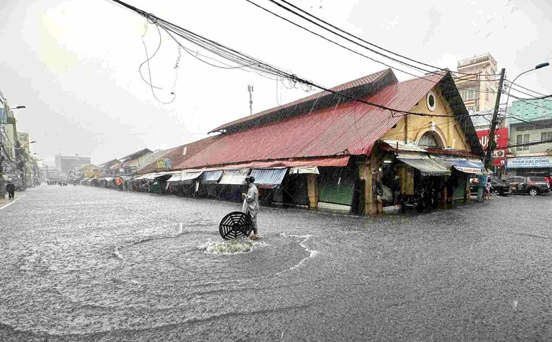 Thu Duc market (Thu Duc city, Ho Chi Minh City) turns into a "floating market" every time there is heavy rain. Photo: Minh Quan