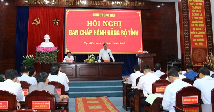 Before issuing the Project to end the district-level Party Committee, the Executive Committee of the Bac Lieu Provincial Party Committee held a meeting to approve. Photo: Nhat Ho