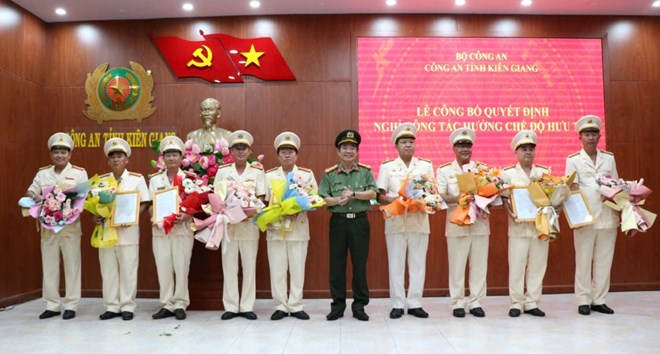 73 cán bộ Công an Kiên Giang nghỉ hưu, nhiều người nghỉ trước tuổi