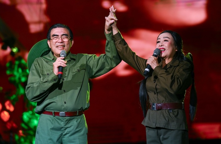 People's Artist Trung Duc, People's Artist Thu Hien. Photo: Provided by the Truong Son Memories Organizing Committee