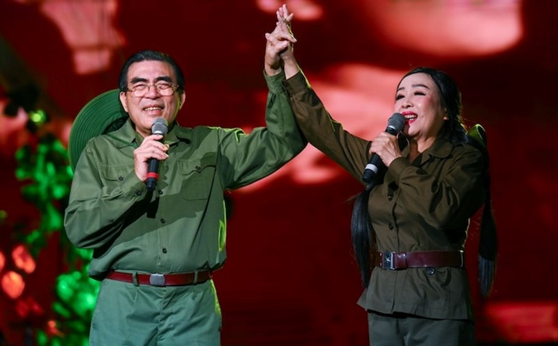 People's Artist Trung Duc, People's Artist Thu Hien. Photo: Provided by the Truong Son Memories Organizing Committee