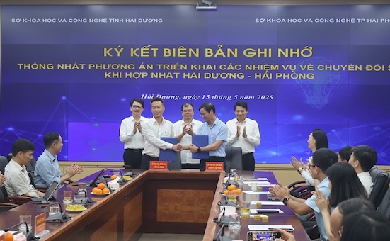 Lanh dao So Khoa hoc va Cong nghe Hai Duong va So Khoa hoc va Cong nghe Hai Phong ky ket bien ban ghi nho ve phuong an trien khai cac nhiem vu ve chuyen doi so khi hop nhat thanh pho Hai Phong va tinh Hai Duong