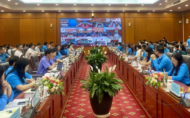 The Cao Bang Provincial Federation of Labor participated in giving comments and collecting opinions on the draft revised Penal Code 2013. Photo: Khanh Hoa