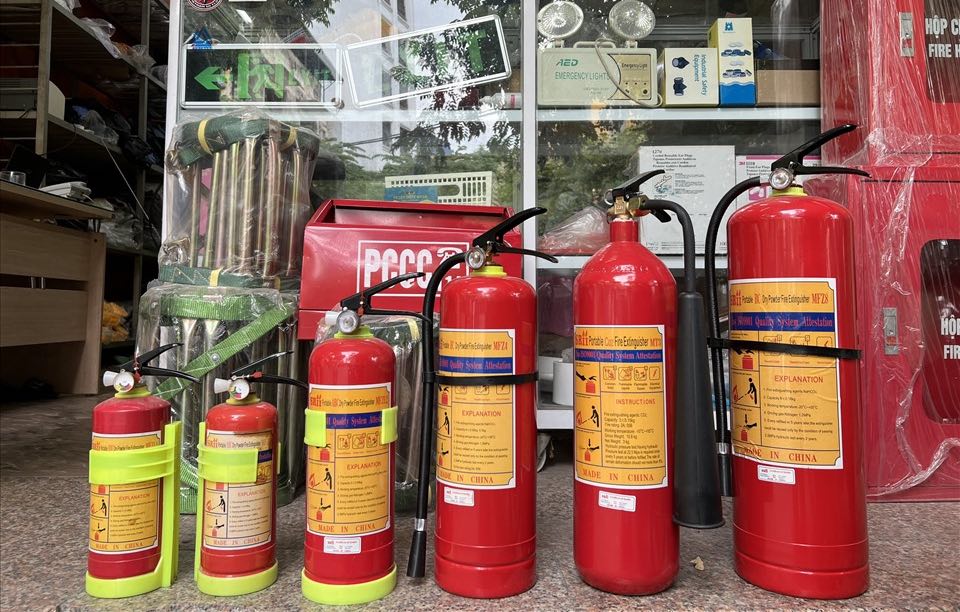 Hanoi movilizo al 100% de los hogares para equiparse con extintores de incendios. Foto: Nguyen Thuys