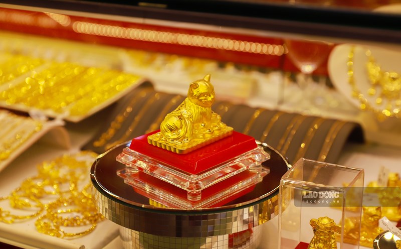Động lực chính thúc đẩy giá vàng đến từ các số liệu lạm phát yếu và kỳ vọng FED sẽ cắt giảm lãi suất trong năm 2025.