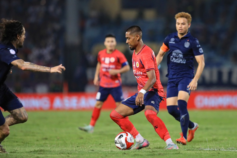 Hanoi Police - representative of V.League and Buriram United - representative of Thai League in Southeast Asia Cup C1. Photo: Minh Dan