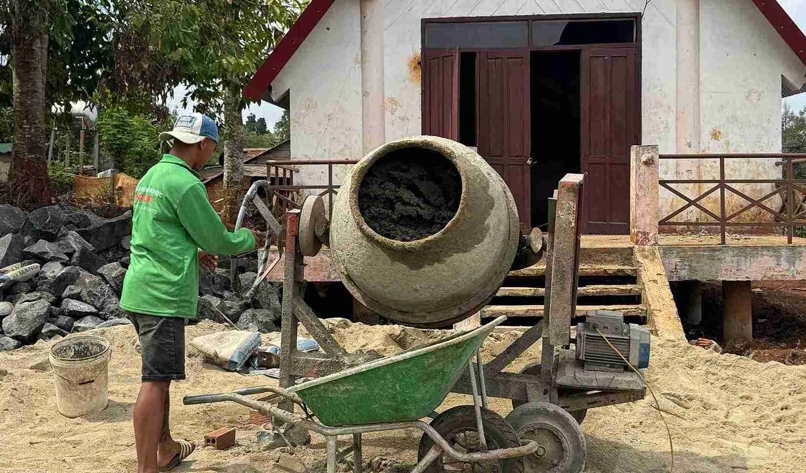 Nha van hoa buon Mrum duoc cai tao, nang cap. Anh: Bao Trung