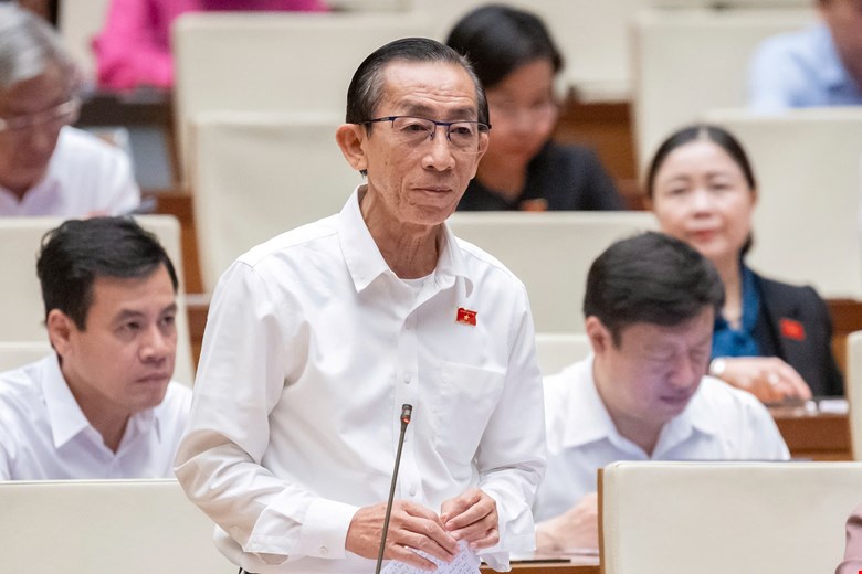 National Assembly delegate Tran Hoang Ngan commented on developing 2 million enterprises for the private economic sector. Photo: Quochoi.vn