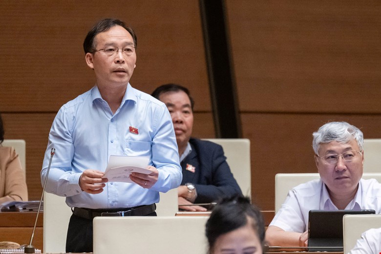 Đại biểu Trần Văn Tuấn phát biểu. Ảnh: Quochoi.vn