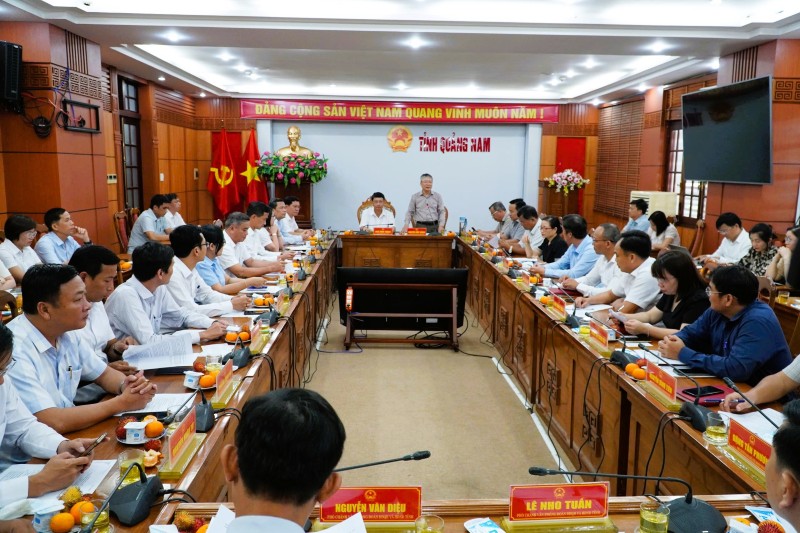 Scene of the working session between the People's Councils of Quang Nam and Da Nang localities on the afternoon of May 15. Photo: Nguyen Hoang