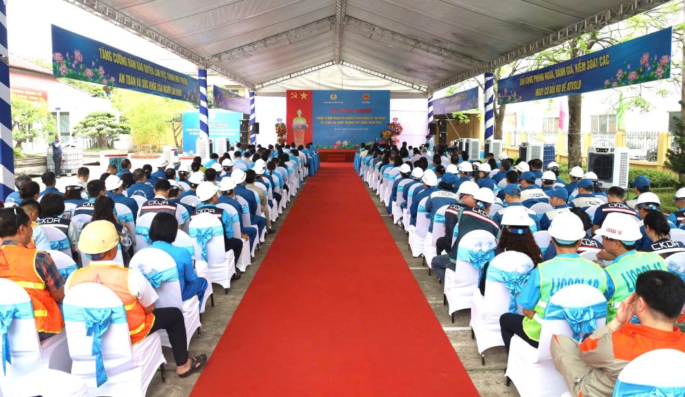 Quang cảnh lễ khai mạc. Ảnh: Văn Quyết