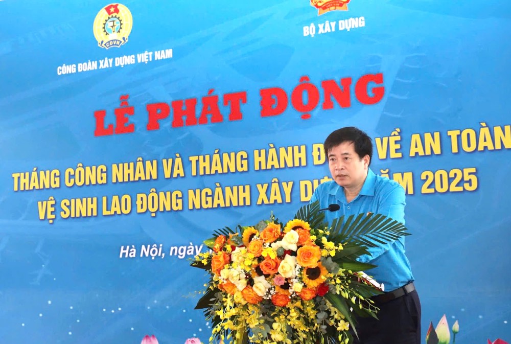 El Sr. Pham Hoai Phuong - Presidente del sindicato de construccion de Vietnam dio el discurso de apertura en la ceremonia de lanzamiento en respuesta al mes de los trabajadores y al mes de accion sobre seguridad y salud ocupacional. Foto: Van Quyet