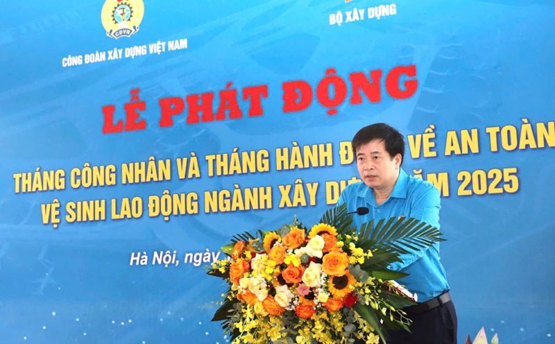Mr. Pham Hoai Phuong - Chairman of the Vietnam Construction Trade Union delivered the opening speech at the Launching Ceremony in response to Workers' Month and Month of Action on Occupational Safety and Health. Photo: Van Quyet