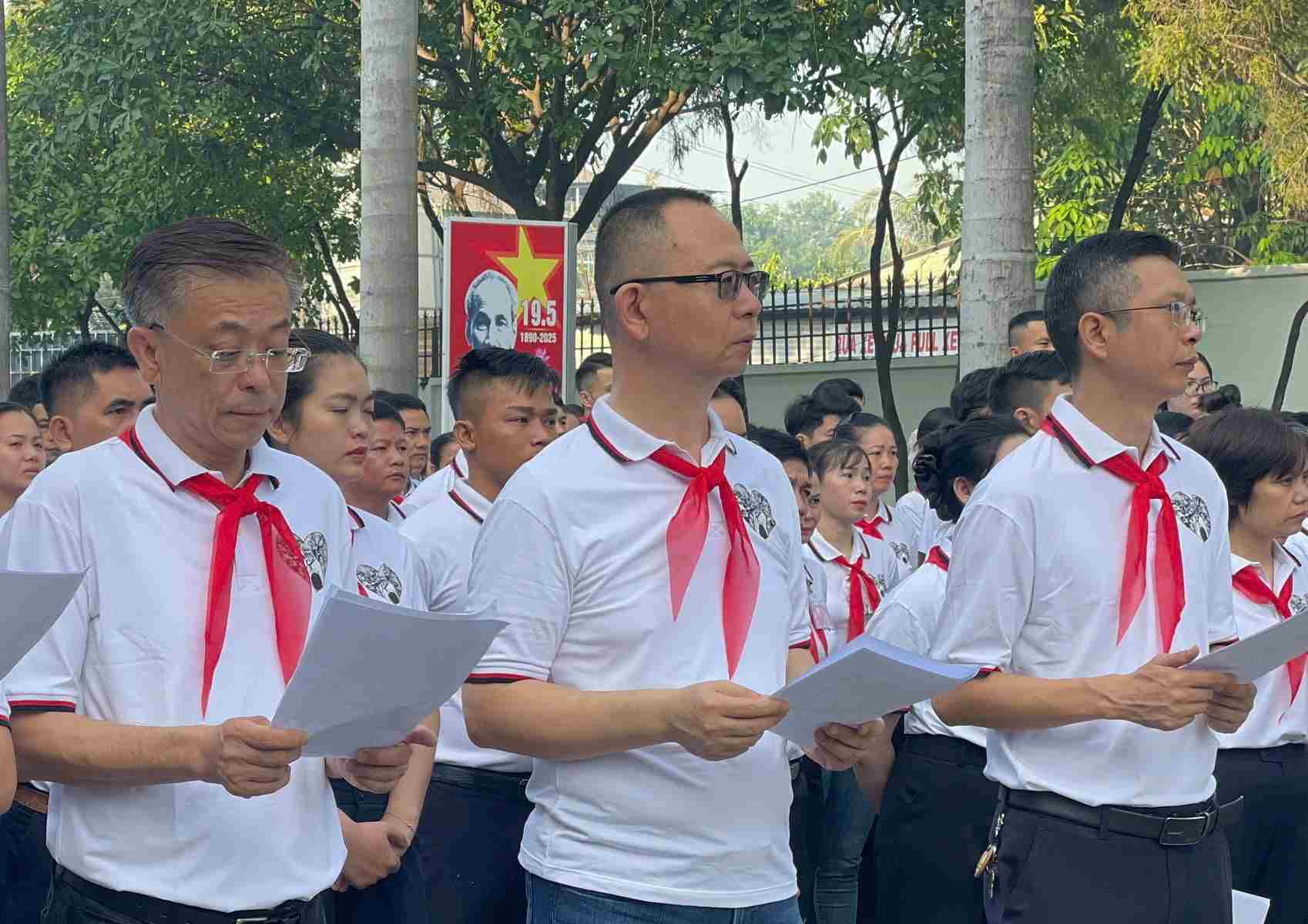 Ong Hsieh Mao Shan - Chu tich HDQT Cong ty TNHH Ky nghe Cua Y A Chau (dung giua) trong buoi le. Anh: Dinh Trong