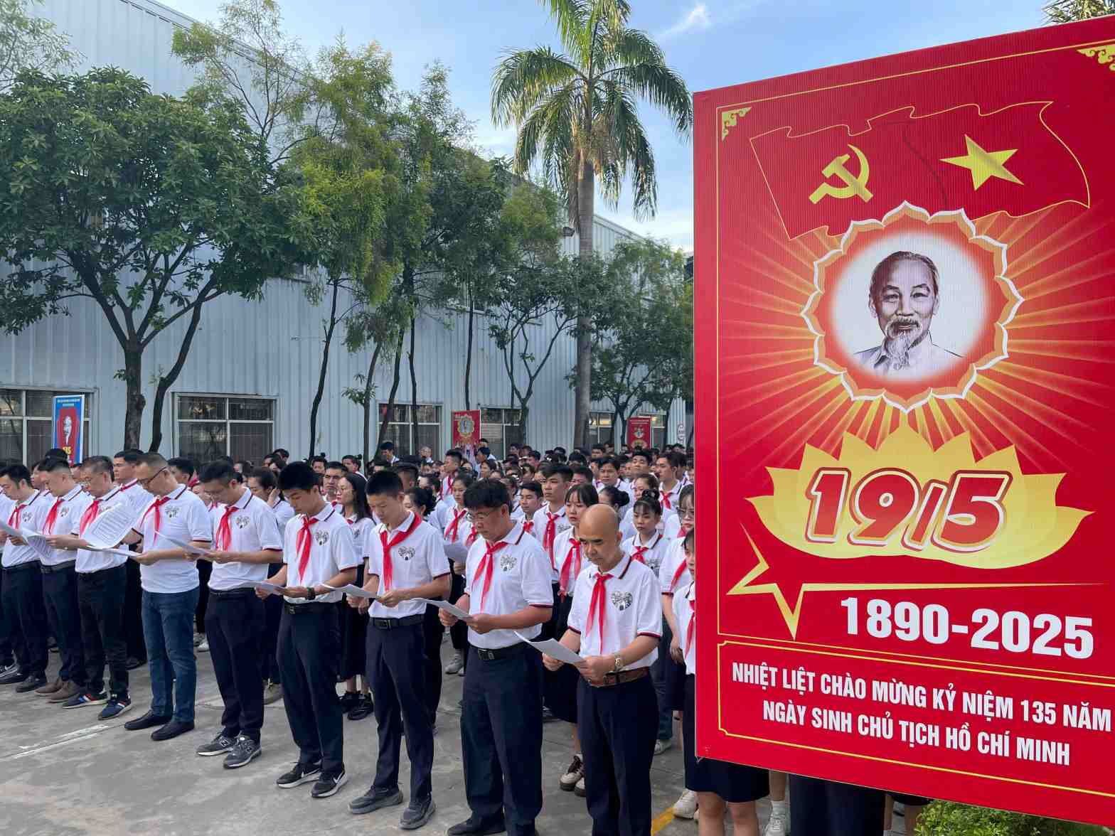 The Trade Union of Cua Itha Asia Technology Co., Ltd. held a ceremony to celebrate the 135th anniversary of President Ho Chi Minh's birthday (May 19, 1809 - May 19, 2025). Photo: Dinh Trong