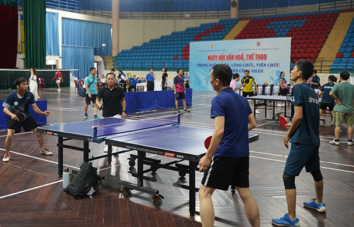 Các vận động viên thi đấu nội dung bóng bàn, cầu lông...