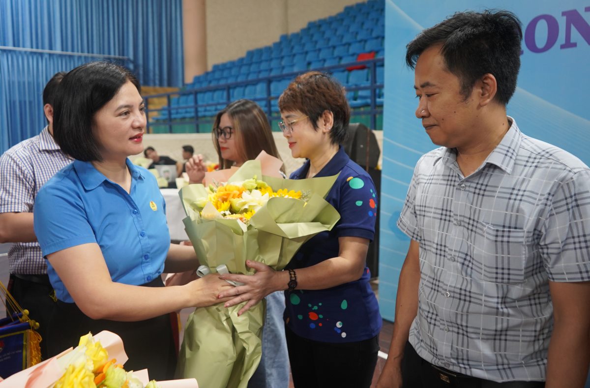 100 CNVLDS de Hai Phong City Party Party participaron en el festival. Foto: Mai Dung