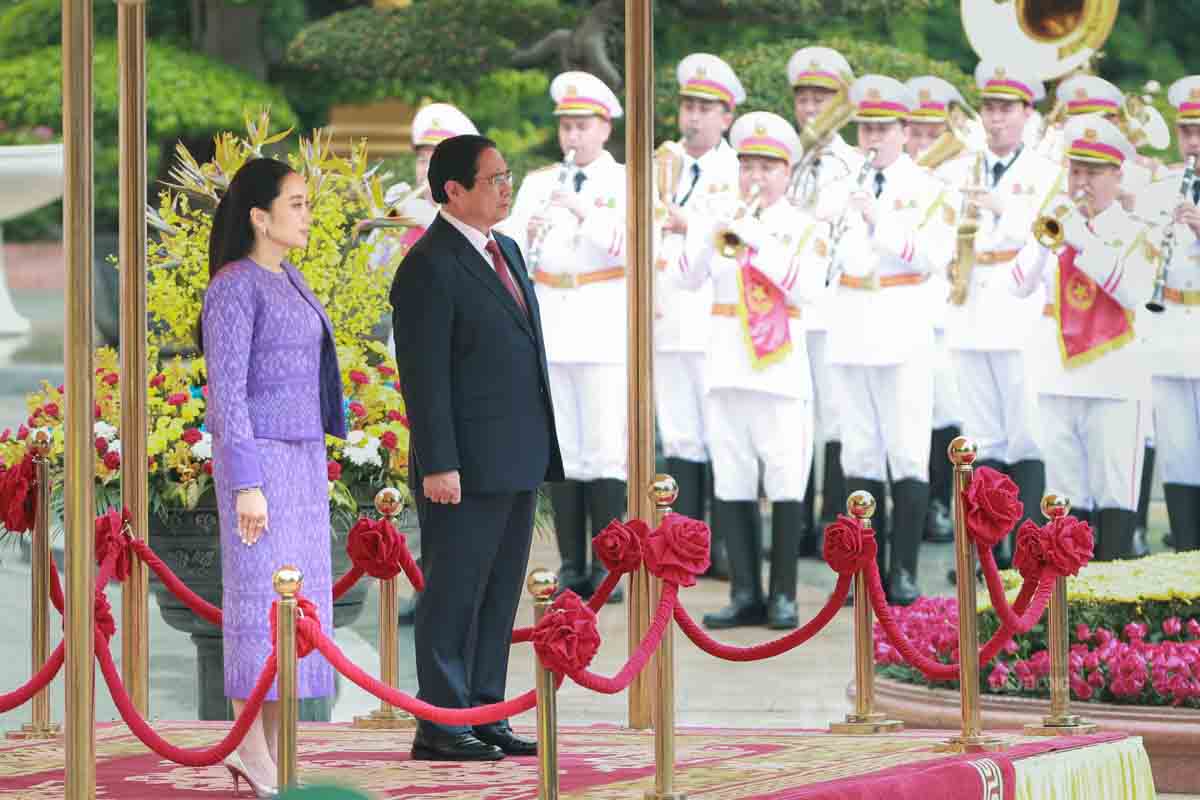 Thiếu nhi Thủ đô Hà Nội nồng nhiệt chào mừng Thủ tướng Thái Lan Paetongtarn Shinawatra thăm chính thức Việt Nam.