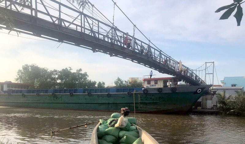Cầu treo Trà Kha B, phường 8, Thành phố Bạc Liêu, tỉnh Bạc Liêu đã xuống cấp, chính thức hạn chế lưu thông. Ảnh: Nhật Hồ