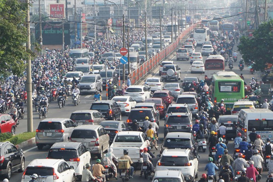 La razon por la cual Hanoi y Ho Chi Minh City necesitan aplicar mas temprano y mas estricto que los estandares de emisiones de vehiculos