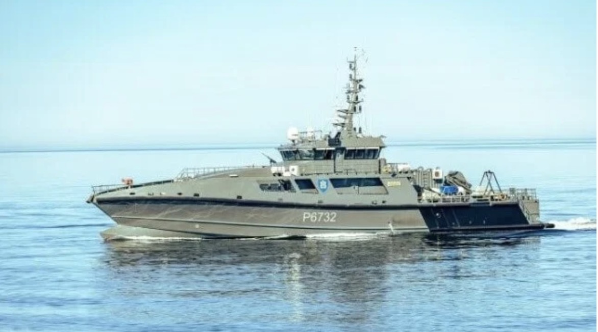 La Armada Estonia busco verificar un barco petrolero de "flota oscura" rusa. Foto: Estonia Navy