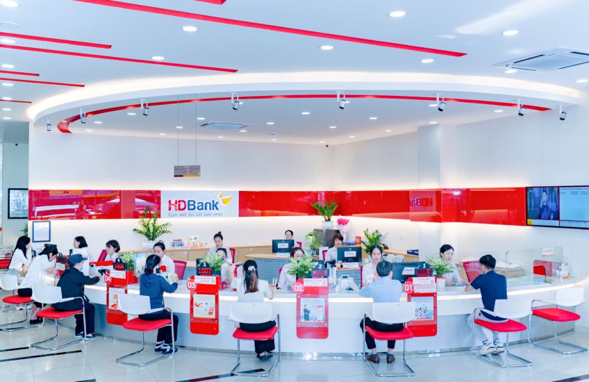 Digital transformation helps HDBank optimize operations and promote the implementation of ESG goals throughout the system. Photo: HDBank