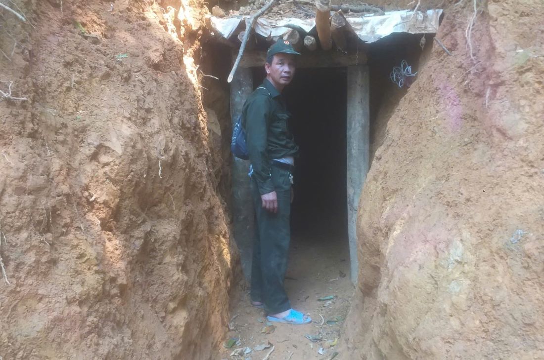 Forest protection forces illegally approached a gold mine. Photo: PV