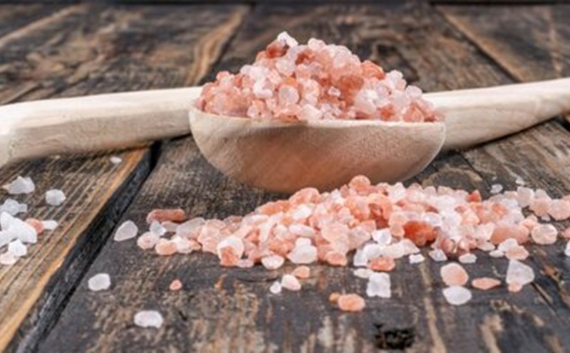 Does Himalaya pink salt water help lose weight? Photo: Thuy Duong