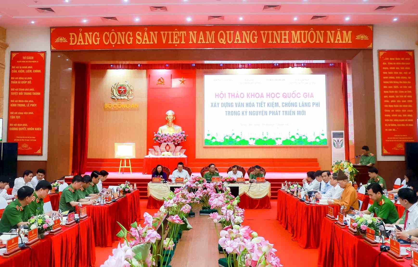 The national scientific conference "Building a culture of thrift and fighting waste in the new era of development" took place in Vinh City on May 16. Photo: Thanh Duy